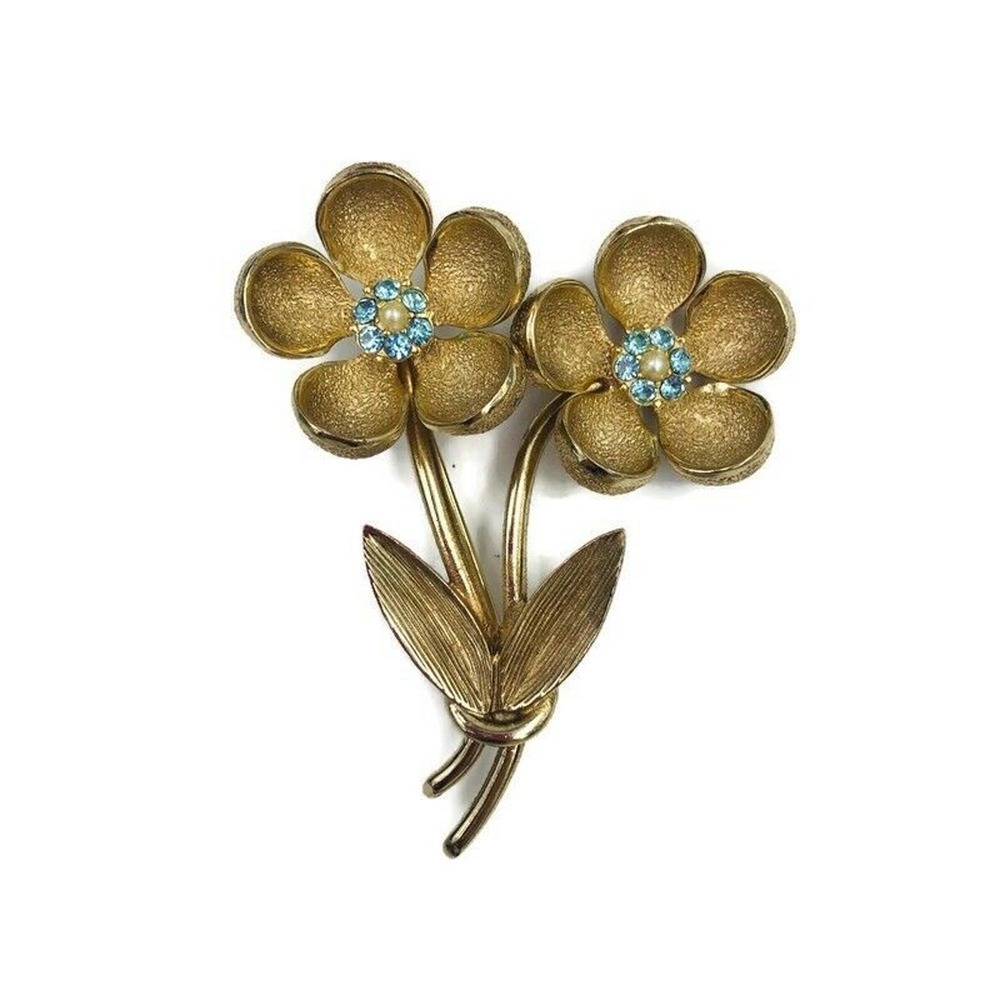 Bergere Flower Brooch Pin & Clip On Earrings Set - Picture 7 of 12